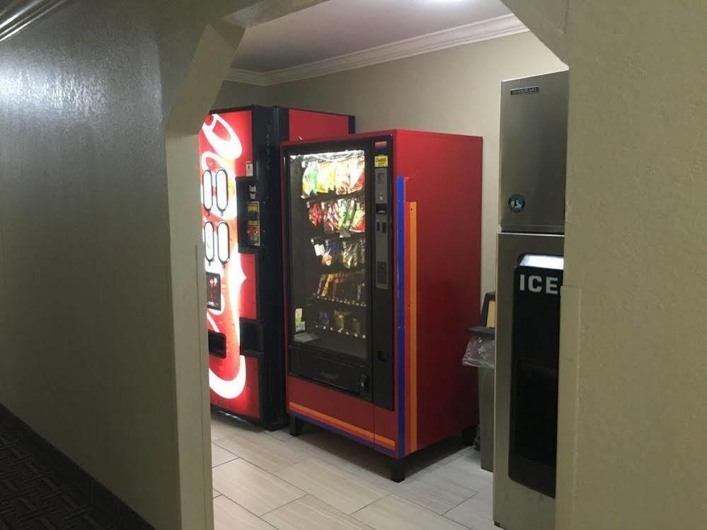 Super 8 By Wyndham Vicksburg Motel Bagian luar foto