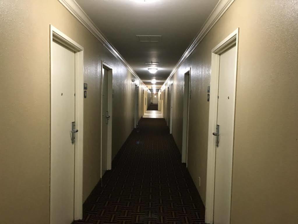 Super 8 By Wyndham Vicksburg Motel Bagian luar foto